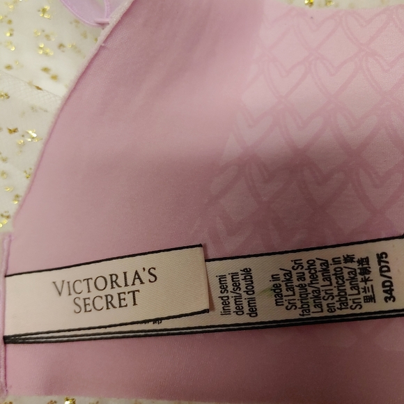 VICTORIA SECRET BRA.  34D - Picture 5 of 5